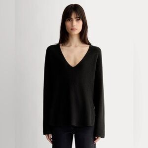 THE SLOUCHY V-NECK IN EVERYDAY COTTON in BLACK, XS